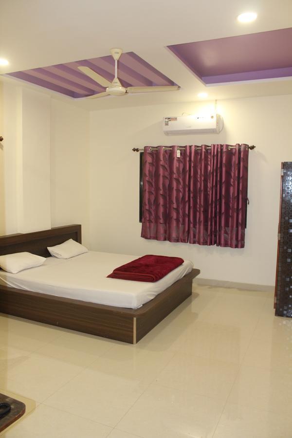 Hotel Radhika Inn Trimbak Esterno foto