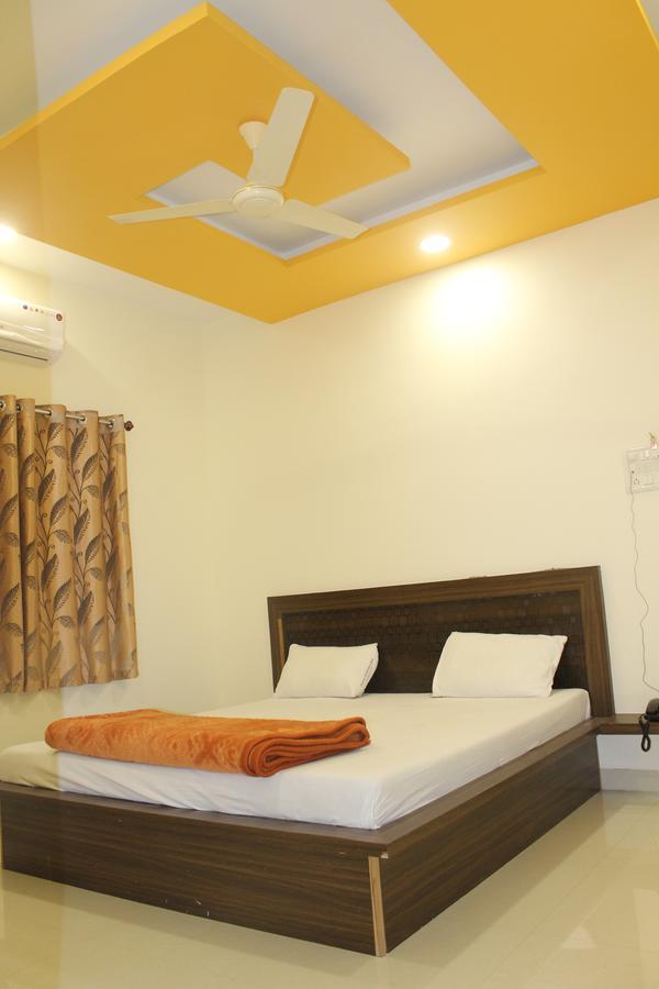 Hotel Radhika Inn Trimbak Esterno foto