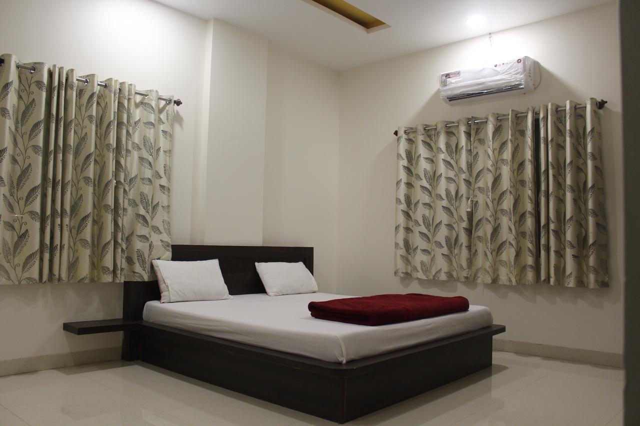 Hotel Radhika Inn Trimbak Esterno foto